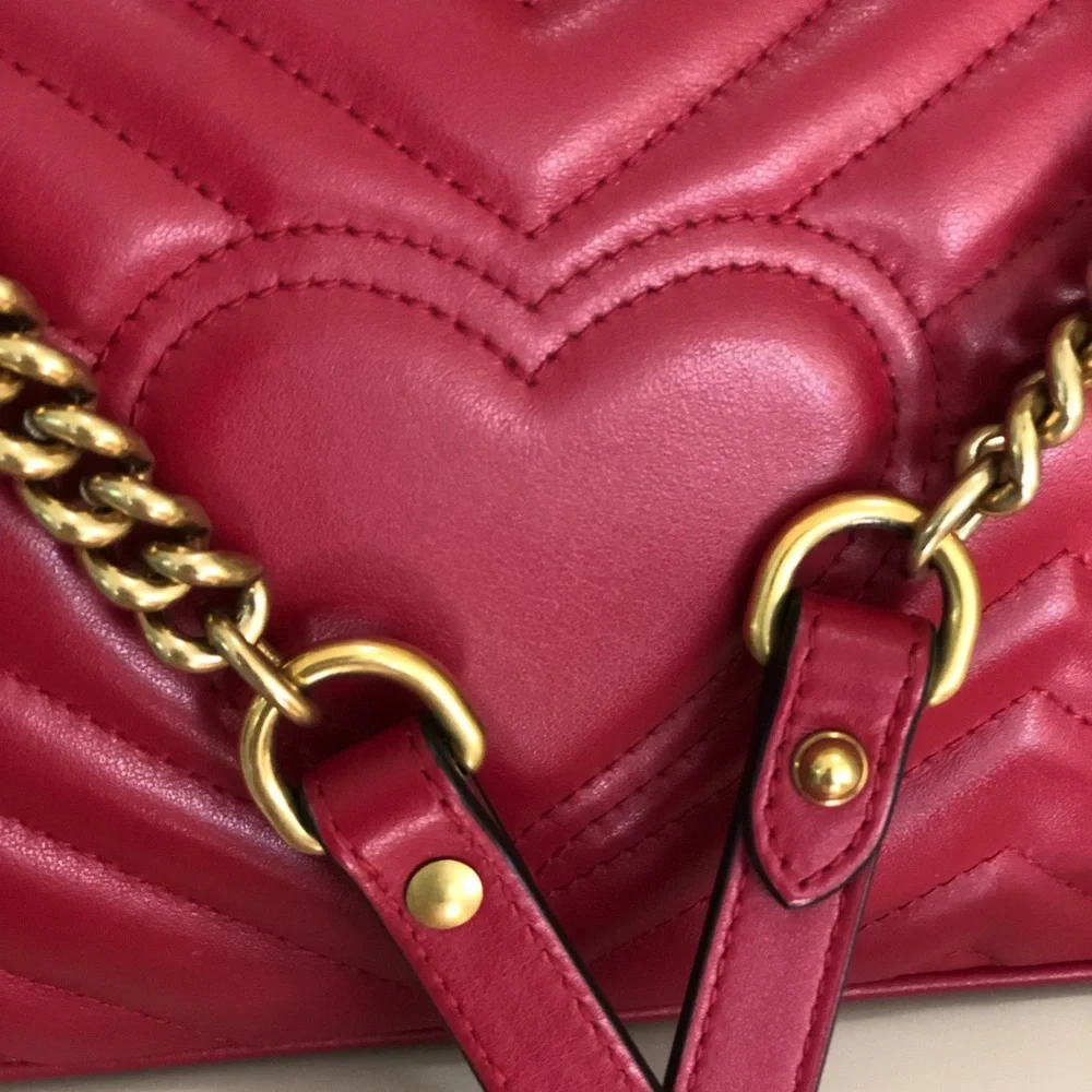 Small GG Marmont chain shoulder bag in Hibiscus Red - Picture 8 of 9
